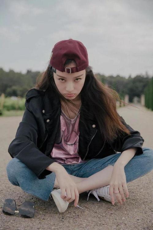 吃瓜网红拍照姿势图解女  第3张